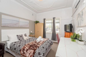 Comfy Ensuite Queen Room - Nearby Airport, Sydney